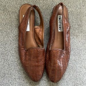 Trotters Leather sling back slip-ons. Runs Narrow